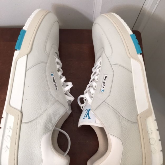 LOUIS VUITTON PARIS AUTHENTIC SNEAKER with the series number VL0230 15. - Picture 4 of 10